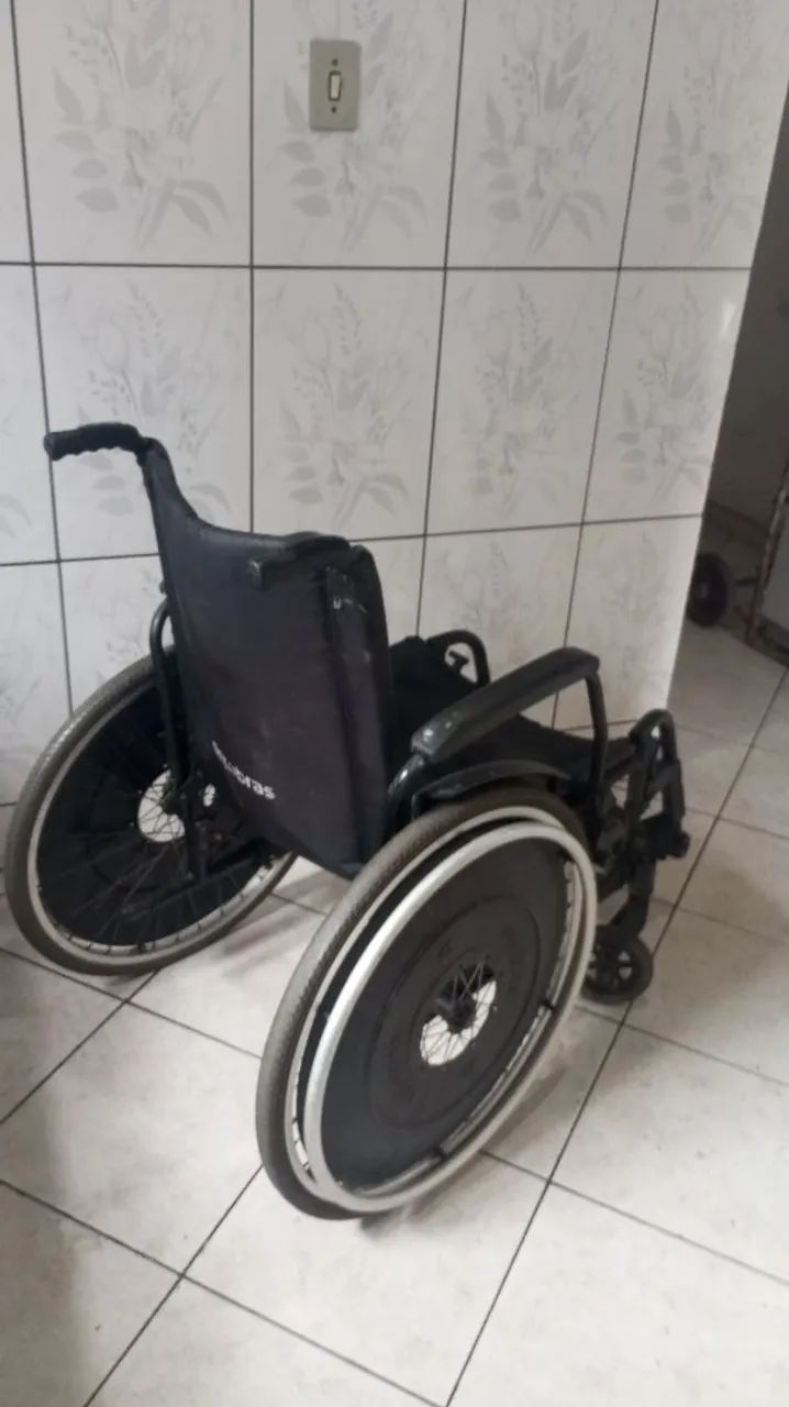 Cadeira de rodas.