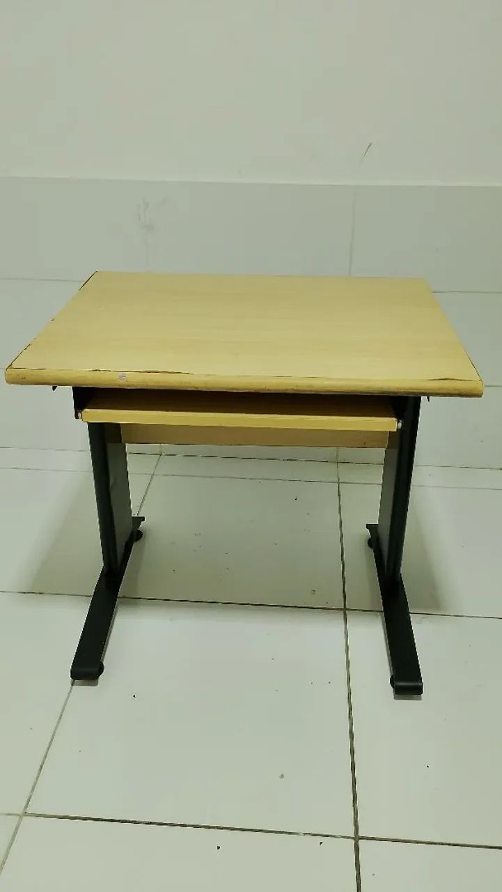 Mesa de madeira e aço para computador - Foto 3