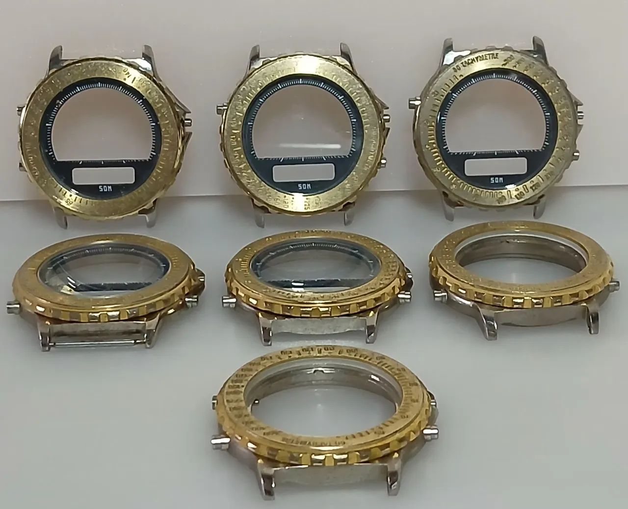 Lote com 7 caixas de relógio com escala taquimétrica 