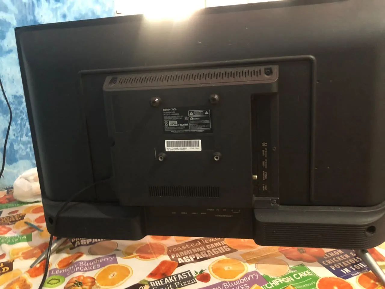 Vendo uma tv ? 32 polegadas smart semp - Foto 2