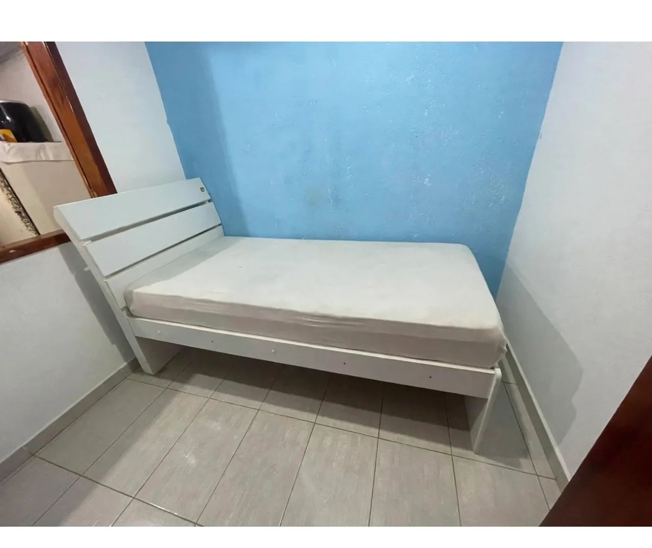 Cama de solteiro + colchão D40