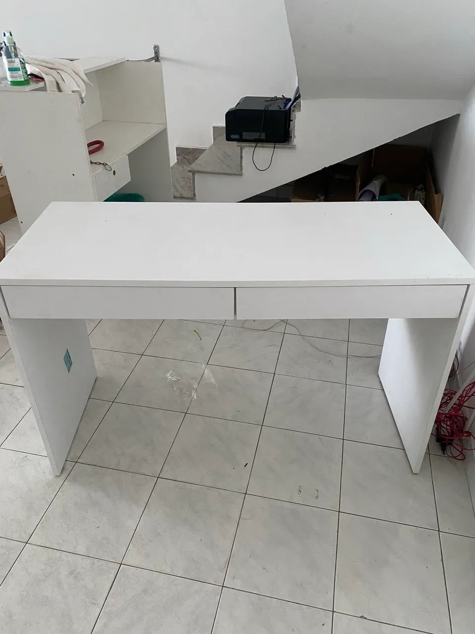 Mesa branca com duas gavetas  - Foto 2