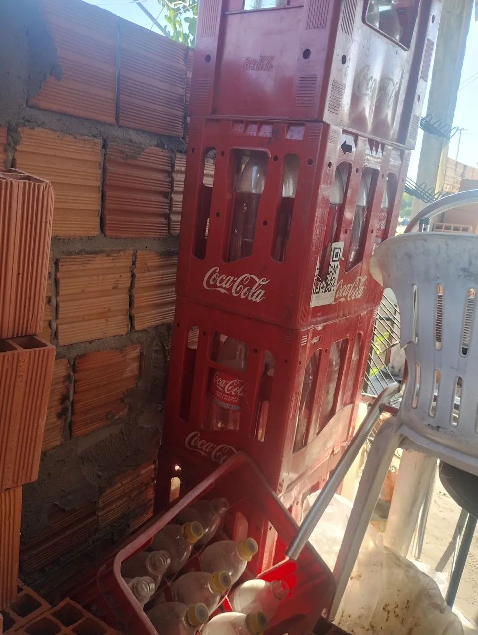 vendo grade de coca cola retornável de 1 e 2 litros 