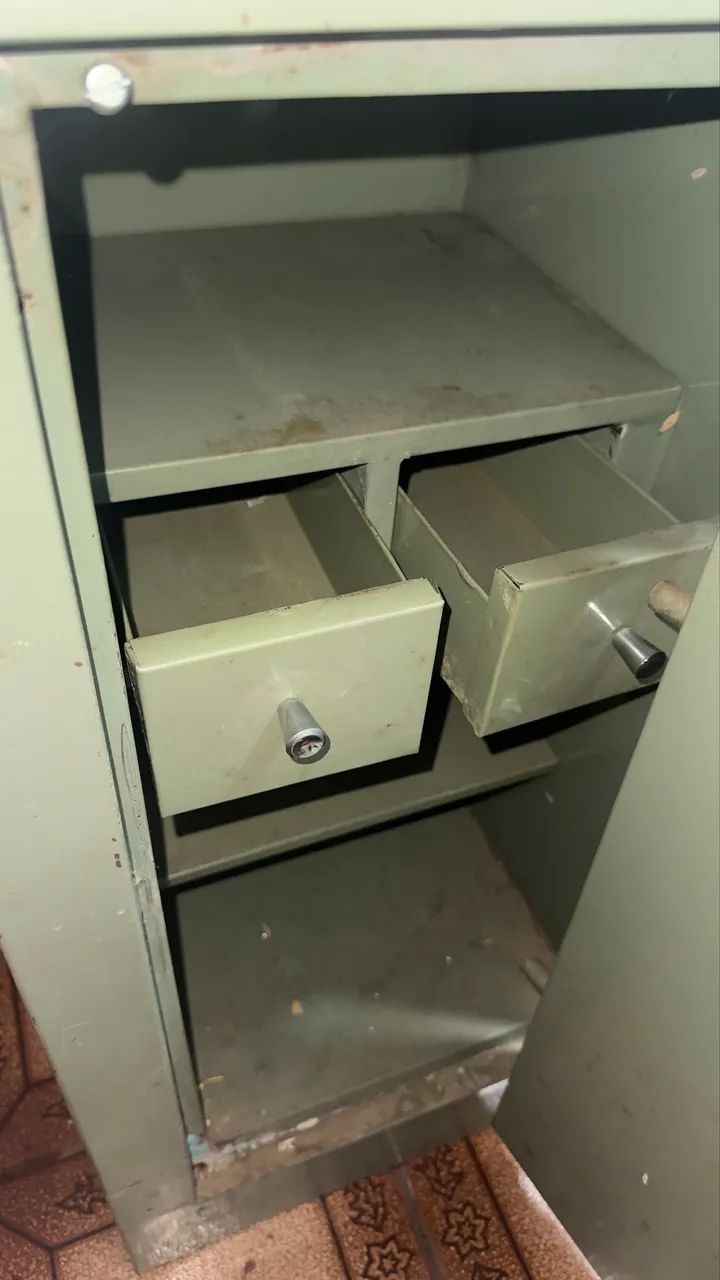 Cofre Antigo de Aço - Mecânico com Segredo e Chave ? - Foto 2