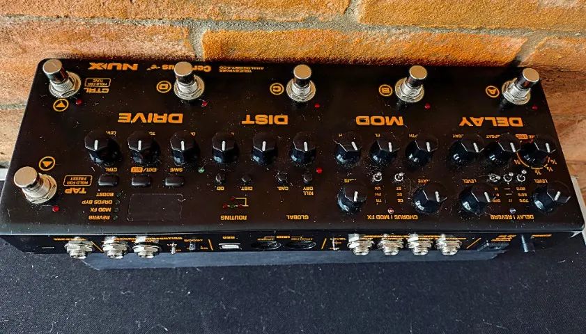 Pedaleira NUX Cerberus Nova na Caixa N Ampero Valeton Boss GT Line