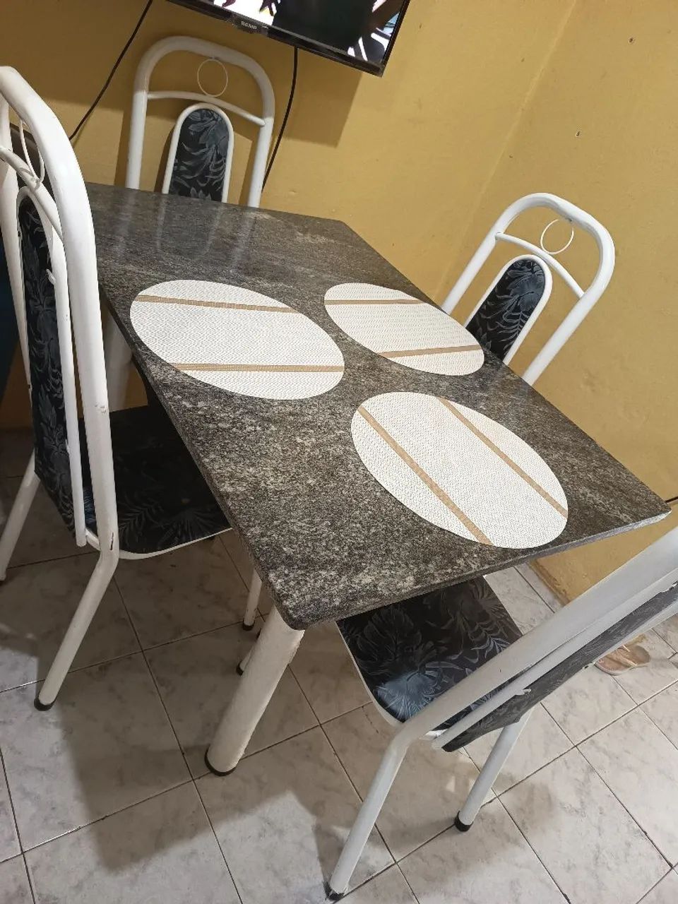 Mesa 4 cadeiras 