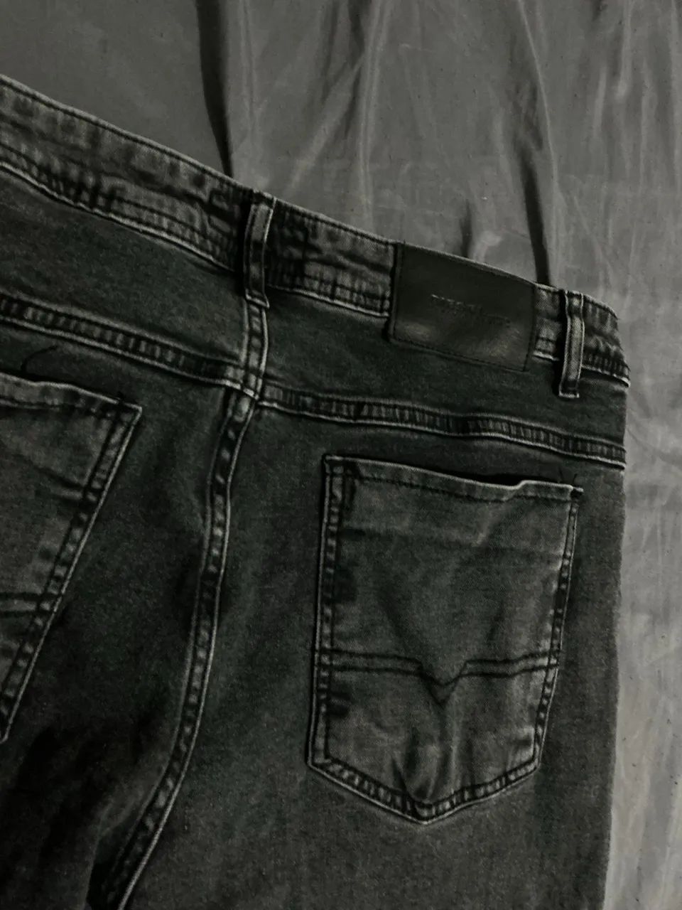 CALÇA JEANS DIESEL PRETA TAM 40 - Foto 3