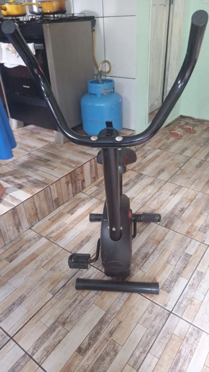 BICICLETA DE EXERCÍCIOS FÍSICOS 