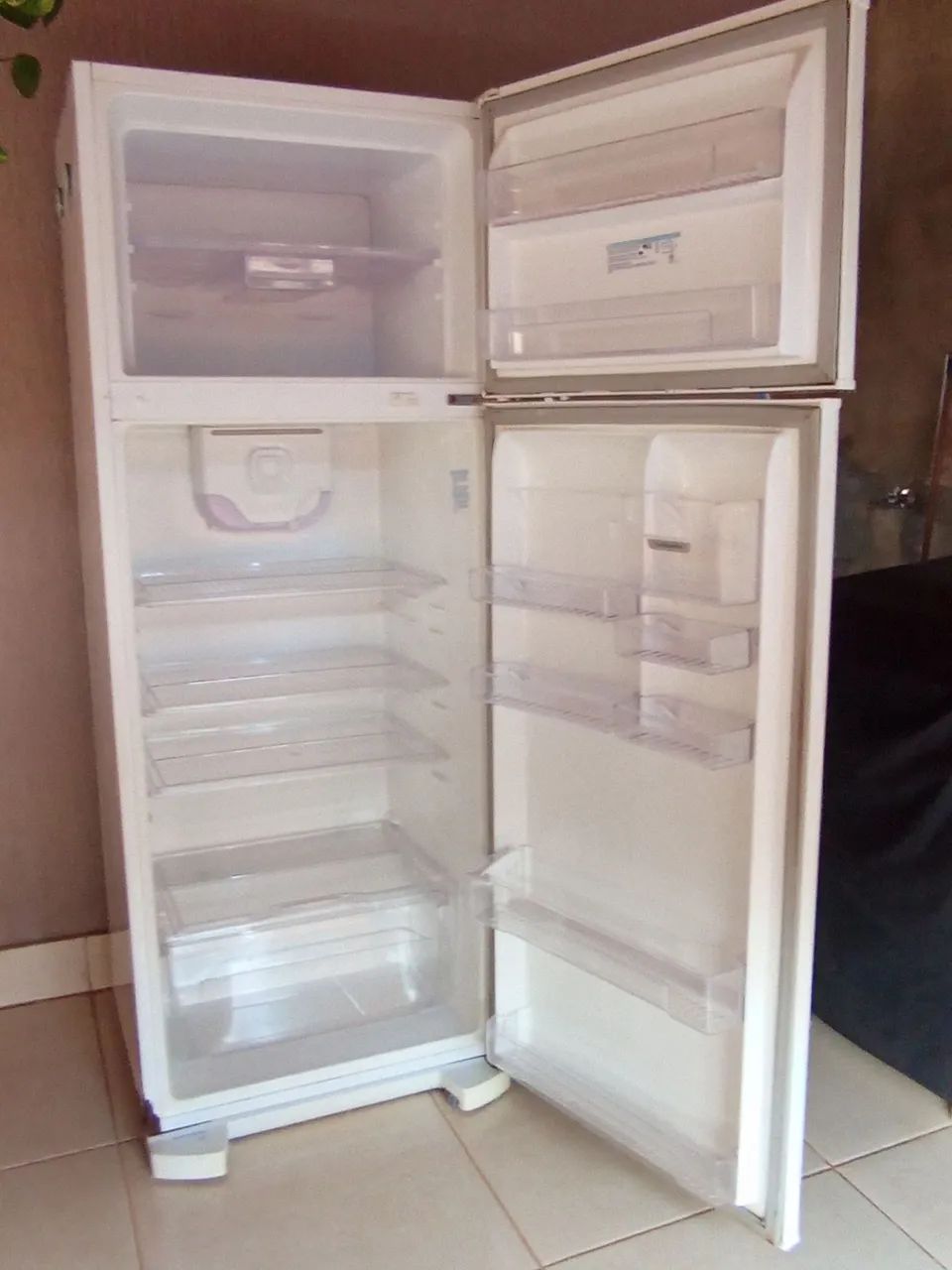 Geladeira Eletrolux DC49A 462L com Super Freezer - Funcionando Perfeitamente  - Foto 2