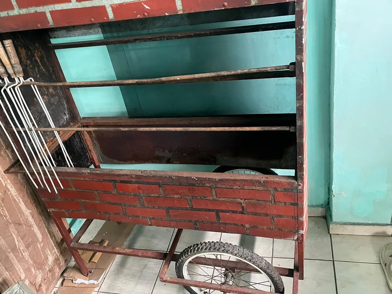 Churrasqueira profissional com cinco espetos - Foto 3