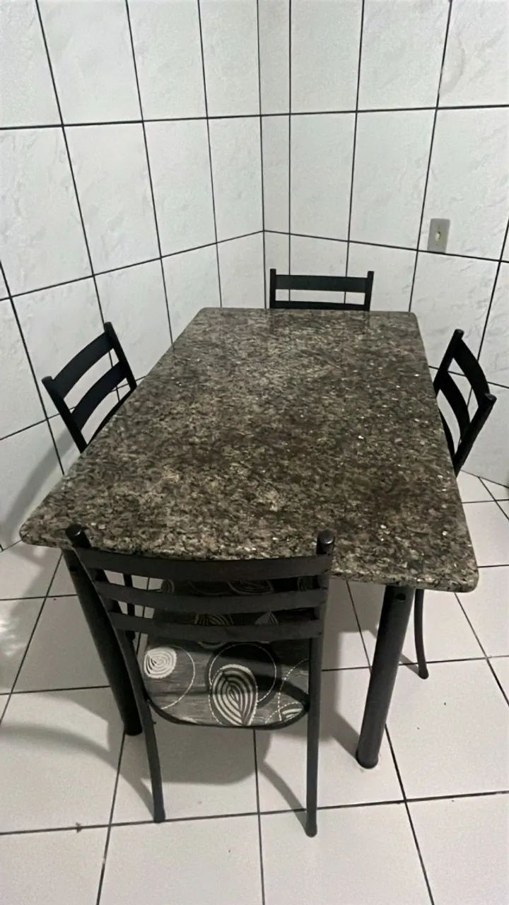 Conjunto de Mesa Itália em Granito c/ 4 cadeiras