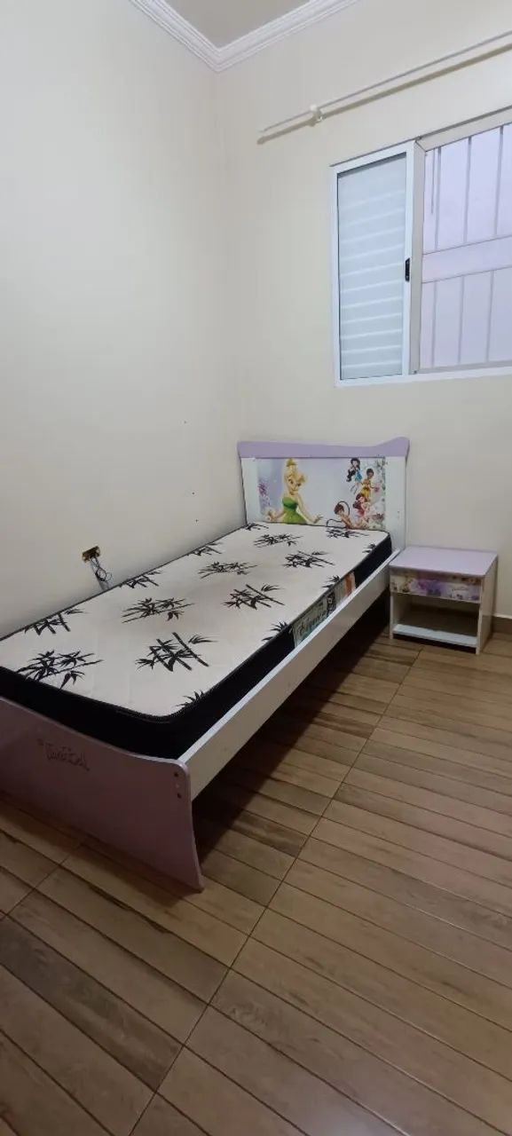 Cama com colchão + mesinha de cabeceira da Tinker Bell - Foto 2