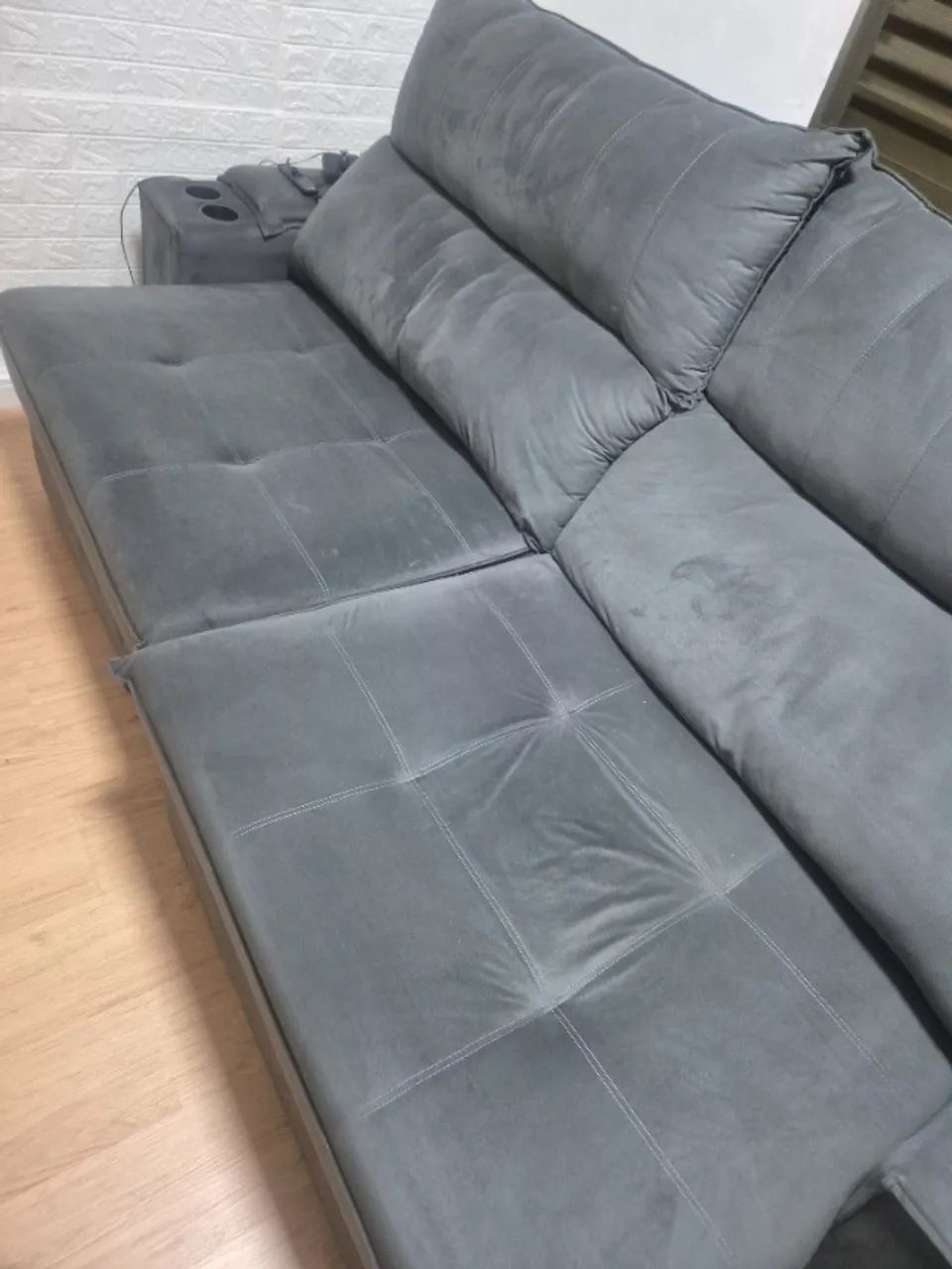 Sofá Retrátil e Reclinável 2,60m com Porta Copos Cinza498169533579939844