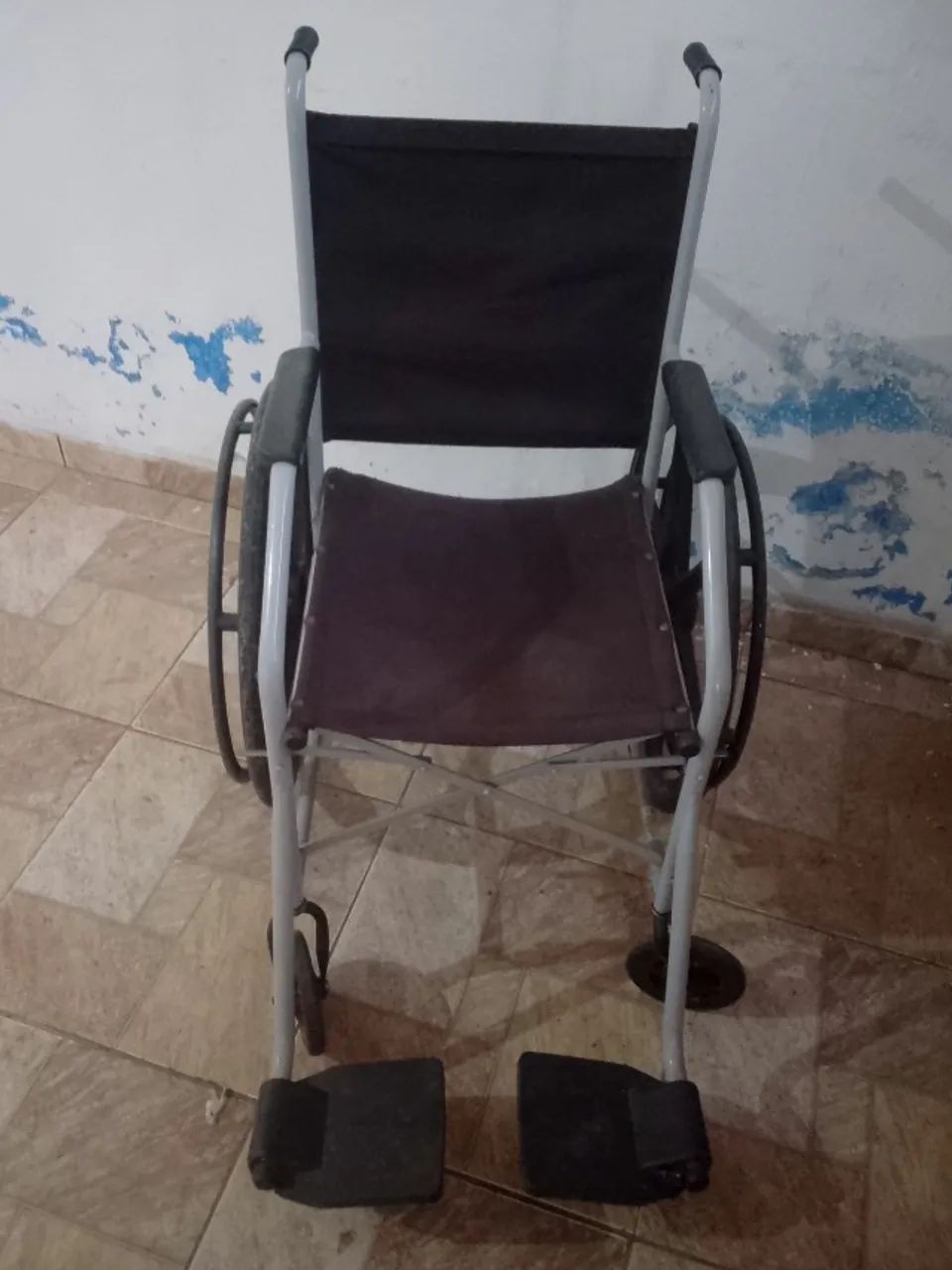 Cadeira de rodas, semi nova.
