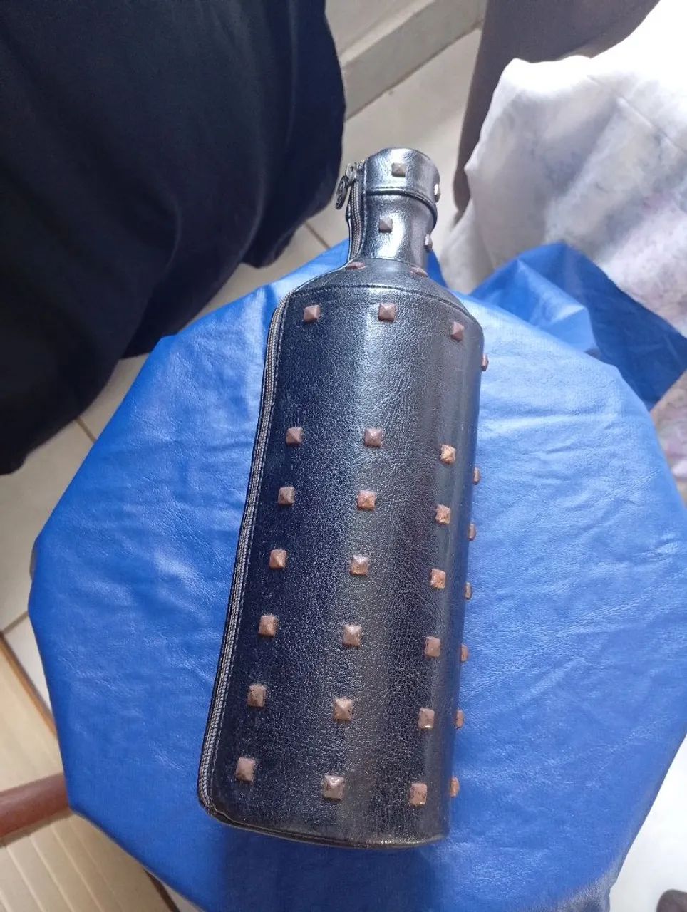 Vendo capa para garrafa de vodka Absolut em couro (pelíca) - Foto 2
