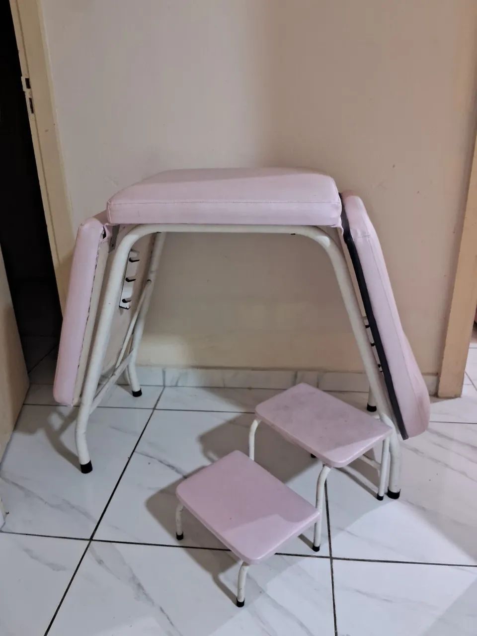 Maca reta rosa para estetica mais escada 