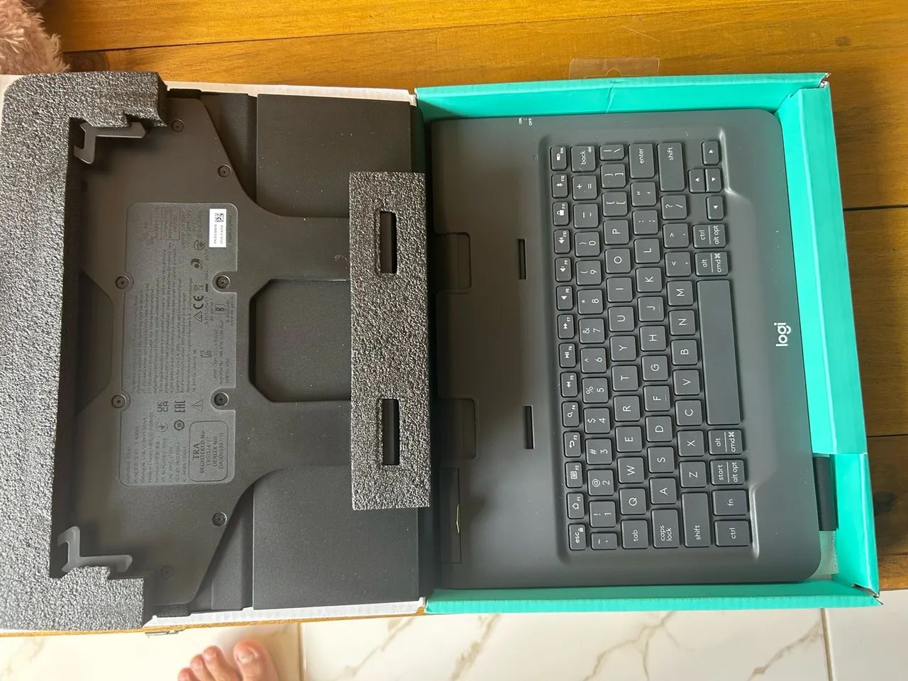 Teclado com capa universal 
