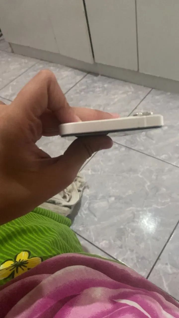 IPhone 12 ótimo estado trincado na tela mas n empata nd todo original de fabrica  - Foto 5