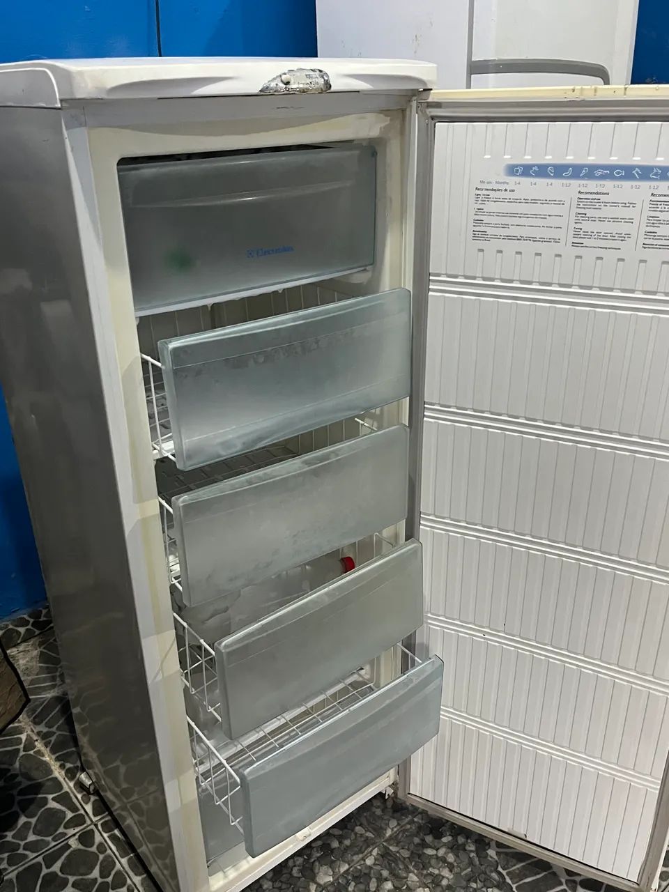 Freezer vertical Eletrolux 