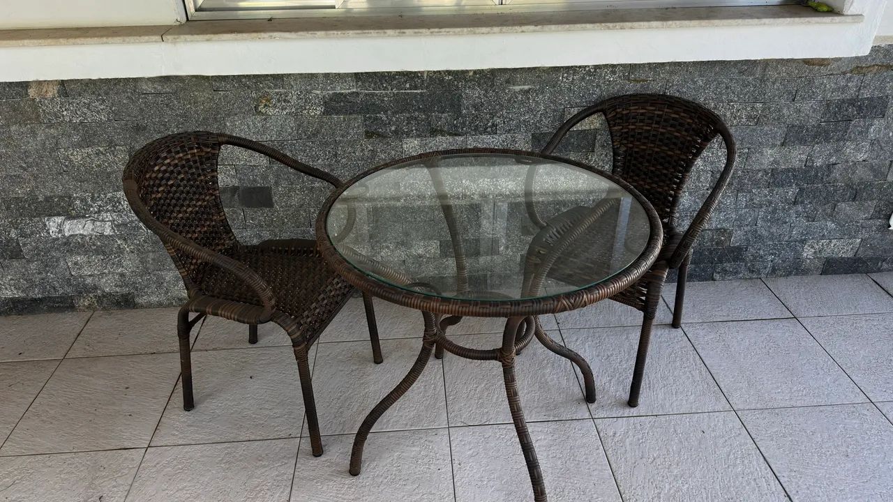 Conjunto de varanda com mesa, sofá e duas cadeiras em vime - Foto 2