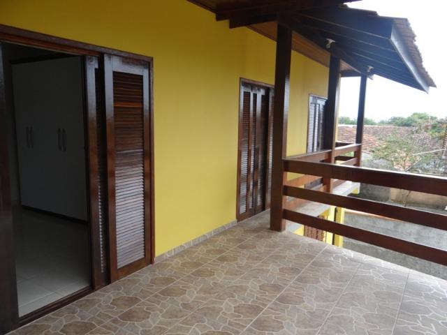 Lindo sobrado, 04 dormitórios, 03 banheiros, terreno todo murado - Foto 2