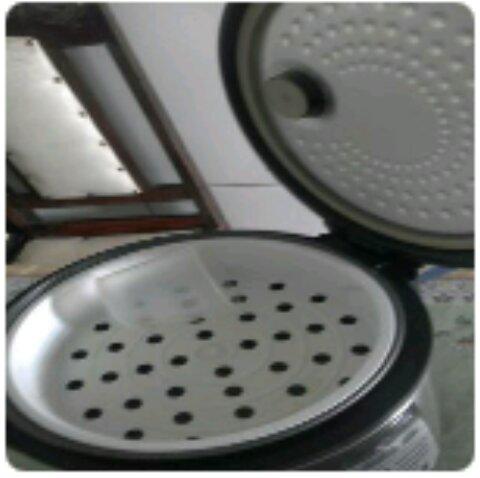 Panela elétrica. Pouco usada