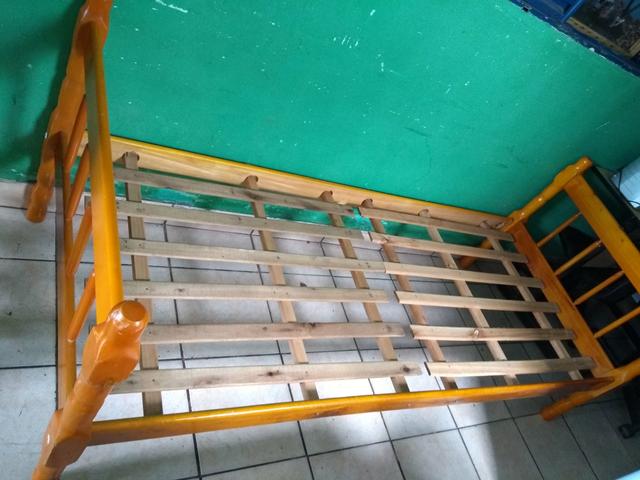 Cama de solteiro em ótimo estado !