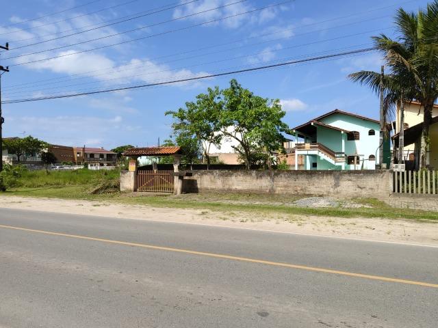 Sobrado em Itapoá, com 2 apartamentos, região nobre comércio e residencial - Foto 6