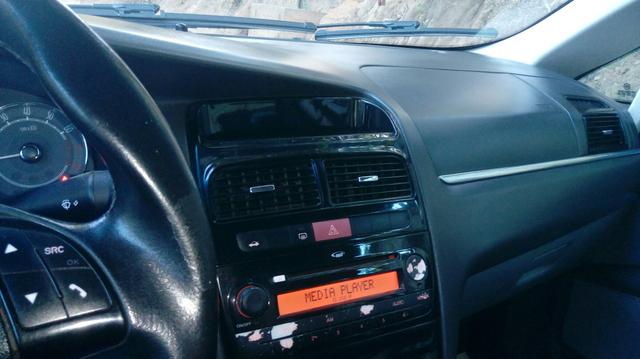VENDO Fiat Linea Absolute 1.9 2009 - Foto 3