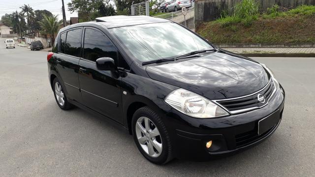 Tiida automático com teto solar 2011
