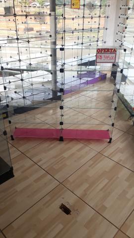 Prateleira, vitrine ou balcão de vidro com pezinho