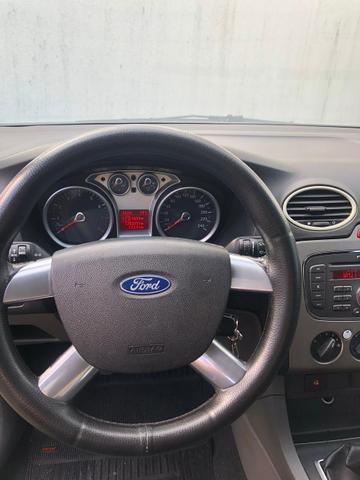 Focus GLX sedam 1.6 completo 4 pneus novos - Foto 9