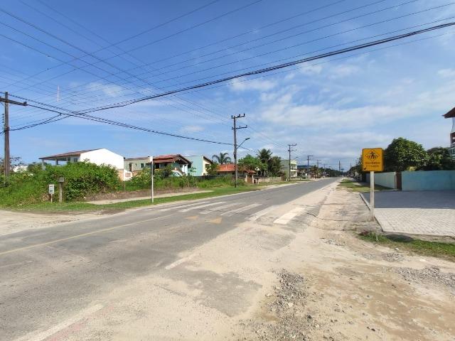 Sobrado em Itapoá, com 2 apartamentos, região nobre comércio e residencial - Foto 18
