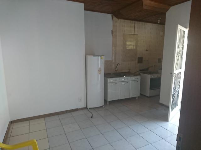Aluga-se Flat (Água e Luz inclusos) - Foto 2