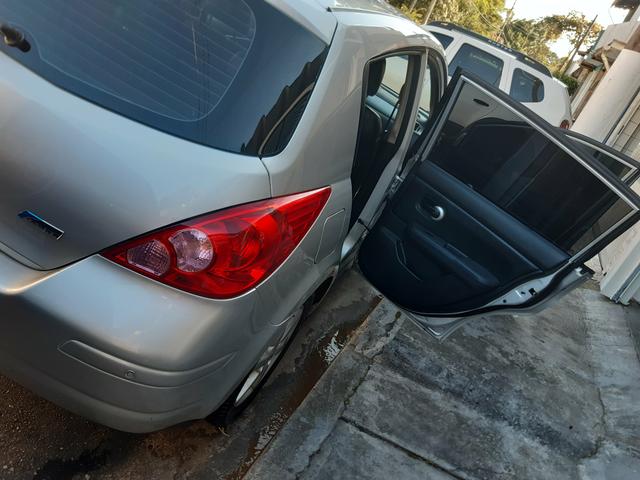 Tida Hatch, S 1.8 Total Flex ano 2012 cor Prata Completo - Foto 15