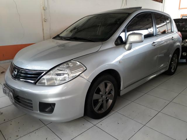 04-Tiida sl 1.8 completo c/ teto solar e banco em couro - Foto 2