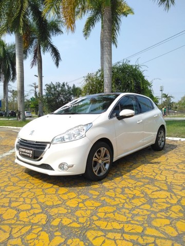 PEUGEOT 208 GRIFFE 2015
