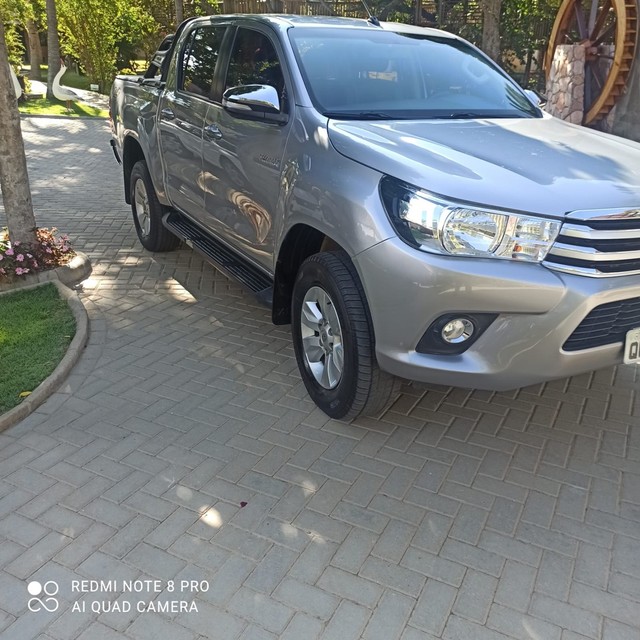 VENDO TOYOTA HILUX 2017 SRV AUTOMATICA