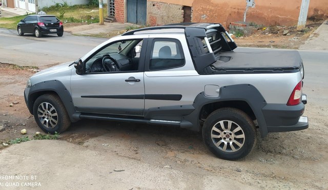 VENDE-SE FIAT STRADA ADVENTURE CABINE DUPLA 1.8