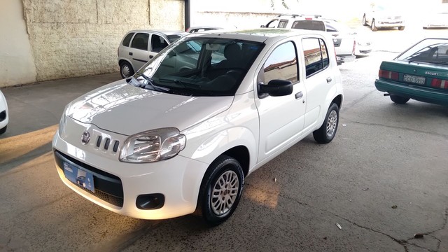 FIAT UNO VIVACE BÁSICO 2014