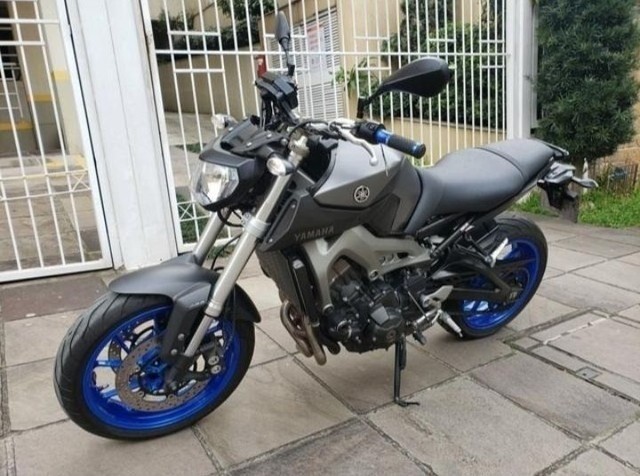 YAMAHA MT-09