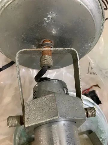 Três luminarias de vidro e metal - Foto 2