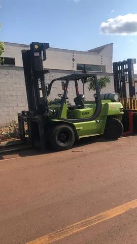 Locação de Empilhadeiras - Gás (GLP)/ Diesel/ Elétricas - Foto 3