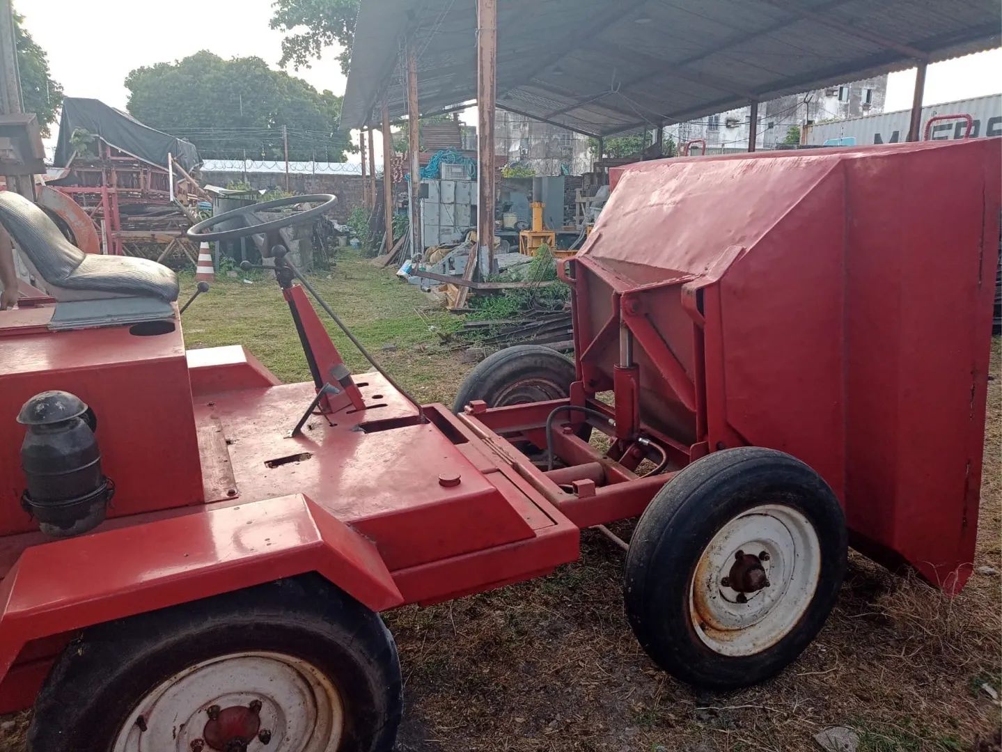 Trator com caçamba - ideal para obras planas - Foto 2