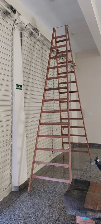 Escada de Madeira para Pintura 13 degraus