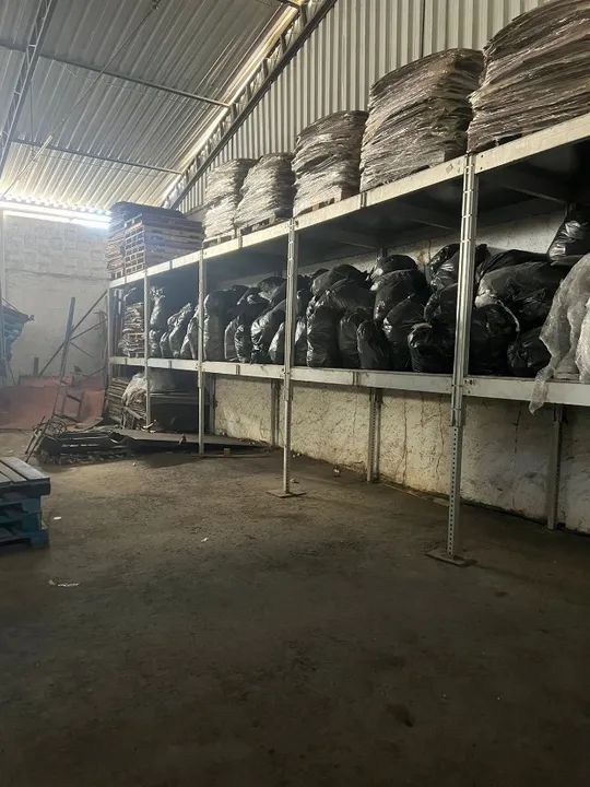 Porta paletes em alumínio de alta resistência, aguenta até 2.5 ton. Com regulagem - Foto 2