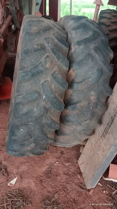 Rodas e Pneus do trator aro 28