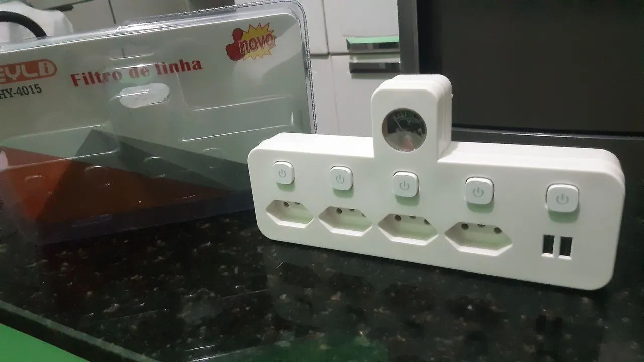 Filtro de linha 4 tomadas e 2 usb - já é o menor preço - Foto 3