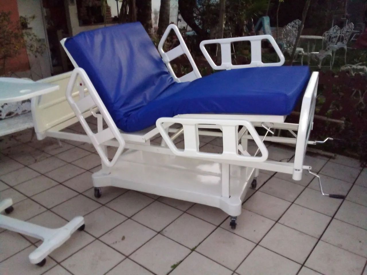 Cama de hospital com colchão e 4 grades qualidade altíssima.  - Foto 4