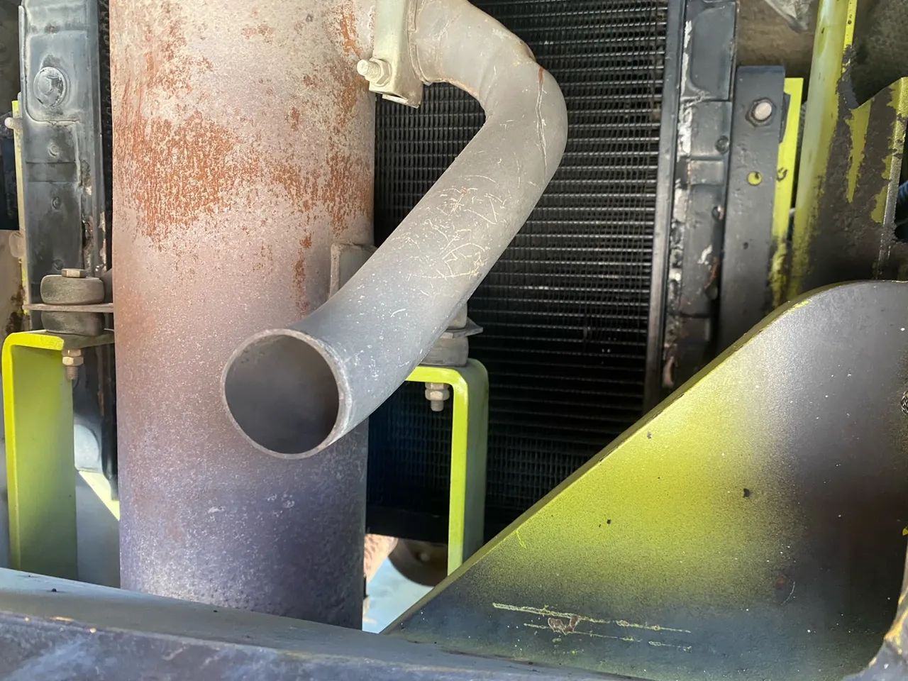 Vendo empilhadeira clark em boas condições  - Foto 4